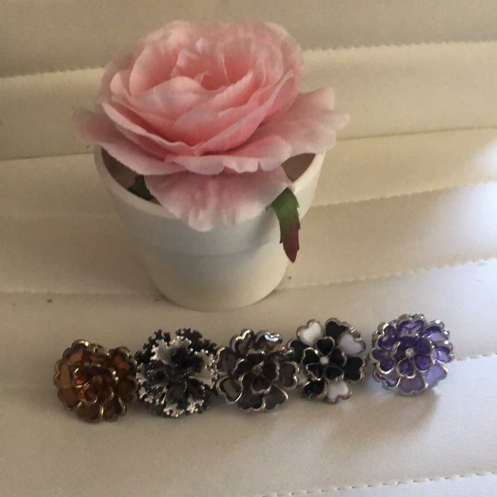 Flower stretch rings 4 & 1 coral ring silver pewter stretch w/flower trinket box